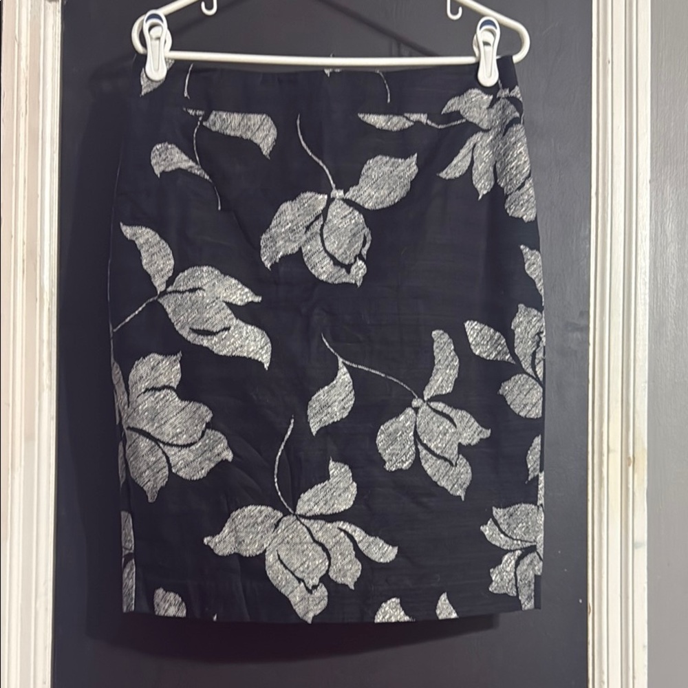 Ann Taylor Cotton Floral Lined Pencil Skirt Size: 10 Length: 22.5”